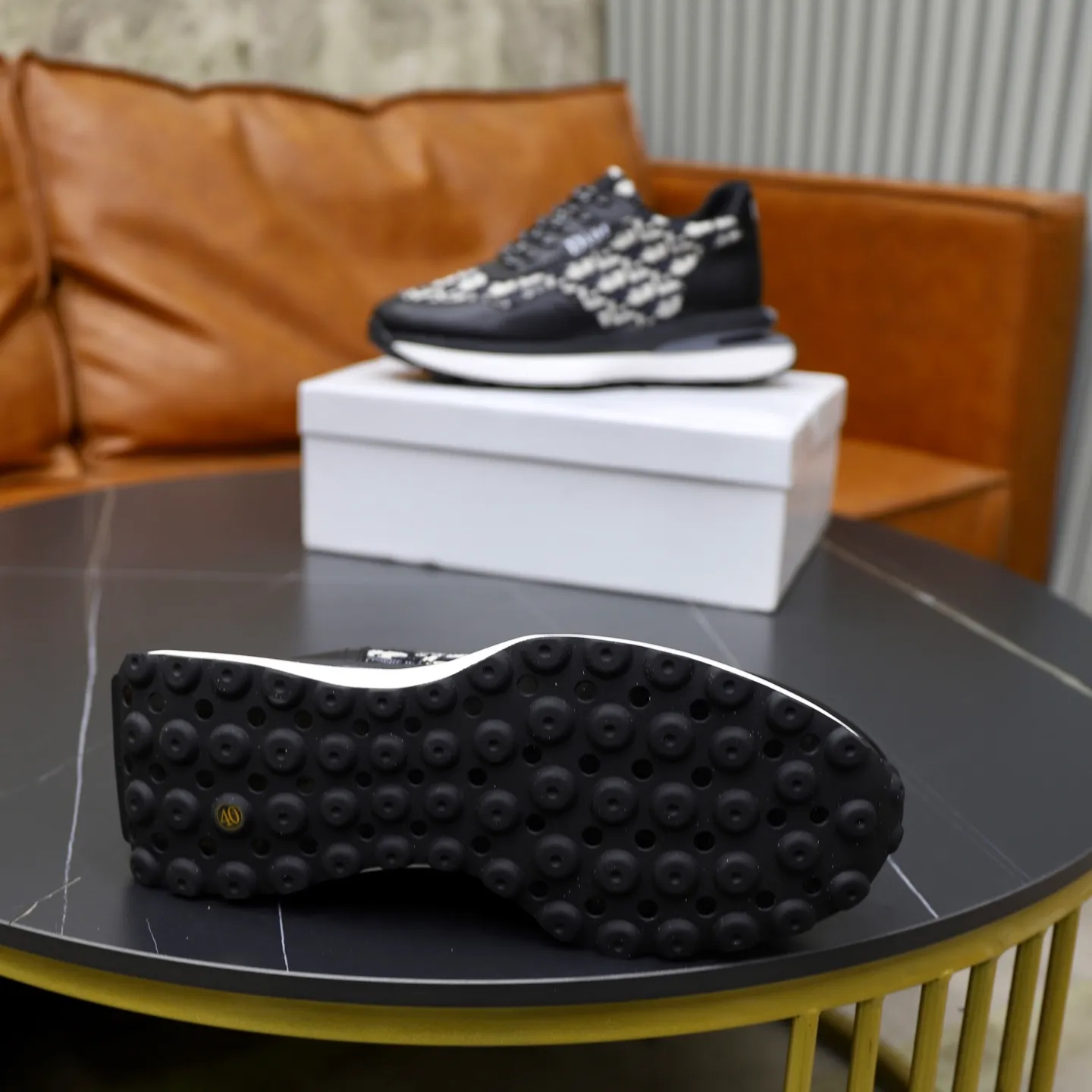 Ex-factory price: 462💰🙅‍♂️🙅‍♂️🙅‍♂️ Brand: Dior DIOR Standard code: 38-44 (45 customized) Grade: Same as the official website Material: Original leather splicing brand cloth Comfortable and breathable lining Lightweight and wear-resistant sports outsole Style category: Men's fashionable casual shoes Running sneakers Distinguished luxury brand elements Top luxury Color: actual picture color